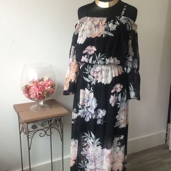 off the shoulder BEAUTIFUL!!sheer maxi dress - Picture 5 of 5